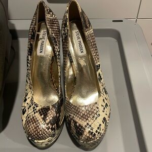 Barely worn size 9 snakeskin wedge shoes
